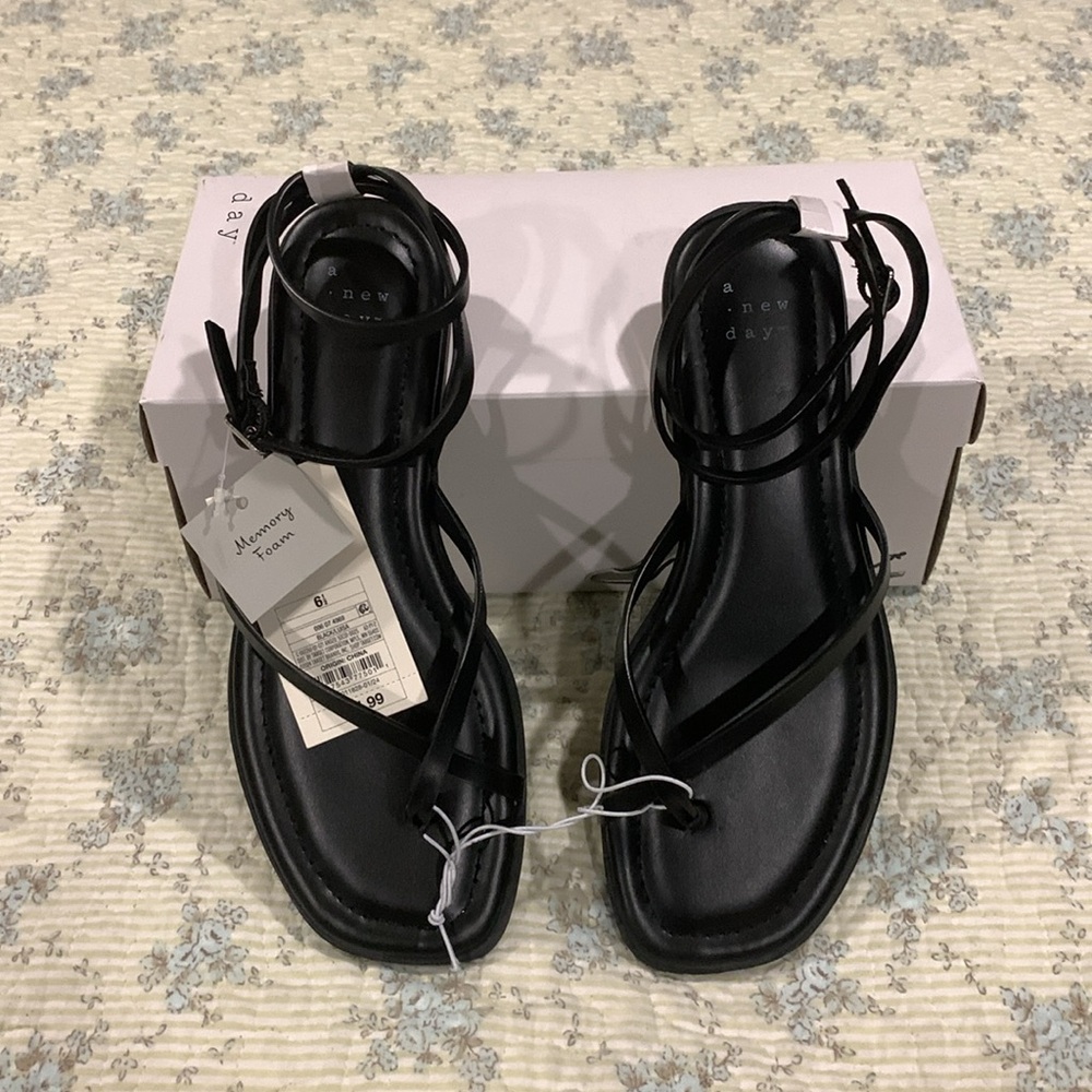 A New Day Women’s Black Sandals W/Memory Foam NEW Size 6 1/2 Cute For all ages